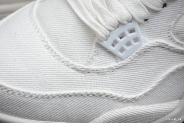 Chep Onekick x 4 'White' Levi's AO2571-100 Jordan Air 0525